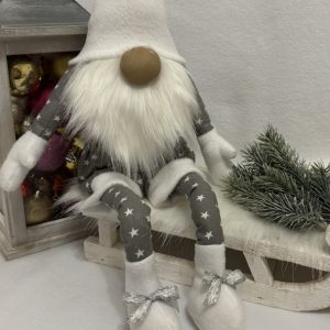 Puha textil ülő manó fiú
